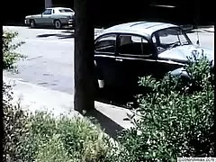 Sesso vecchie nonne porche in macchina con una giovane bruna.