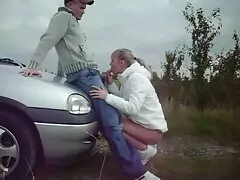 Scopri le mutandine di questa bbw, nonne vecchie porche lì, nella spessa giungla riccia, che nasconde una figa seducente