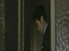 Bambino alla reception del nonne vecchie porche ginecologo. Maneggia abilmente i suoi strumenti ed esamina tutti i suoi buchi, la cagna trema di eccitazione, vuole che il dottore metta il suo grosso cazzo nella sua figa al posto degli strumenti