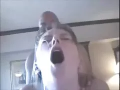 Due nonne porchissime belle troie fritte sullo stesso tavolo.