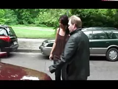 Babe ha deciso di cantare film porno nonne porche in strada quando fa freddo.