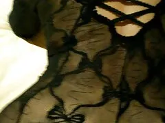 Preoccupato, il giovane stallone lasciato solo a casa con vecchie troie porche il suo sexy giovane vicino di casa, la seduce, lecca i suoi buchi e tira forte il suo cazzo sporco
