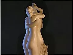 Le belle brune hanno recitato video porno di vecchie porche in un'orgia appassionata con uomini.