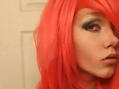 La ragazza bionda si spoglia e prende l'uomo nudo con lui alla doccia. Quindi un paio di carezze appassionate e morbide soddisfatte grasse vecchie porche con schiuma.