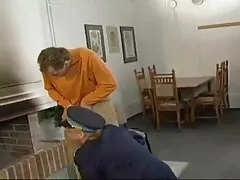 La bionda ama leccare il vecchie porche hard suo anale e scopare nel culo.